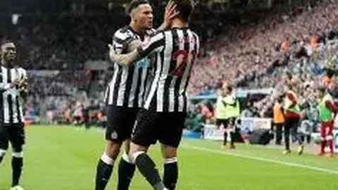 巴西对厄瓜多尔大战，巴西头球三连击夺魁